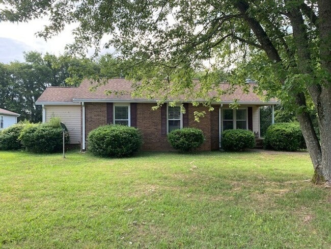 Building Photo - 2075 Stonebrook Dr