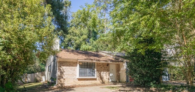Building Photo - Renovated 2-Bedroom 2-Bathroom Townhome w/...