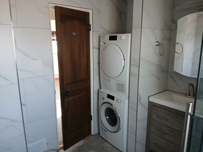 washer dryer - 6275 W 42nd Ave