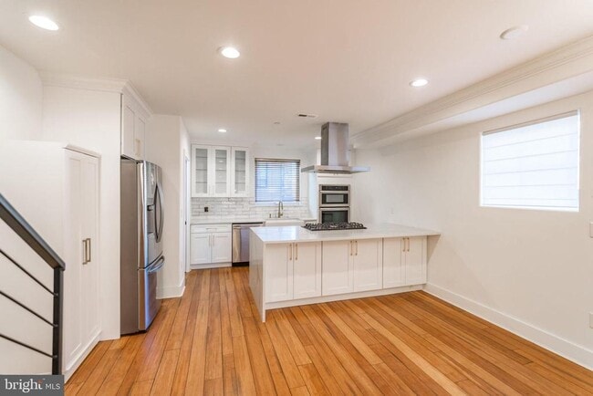 Photo - 601 McClellan St