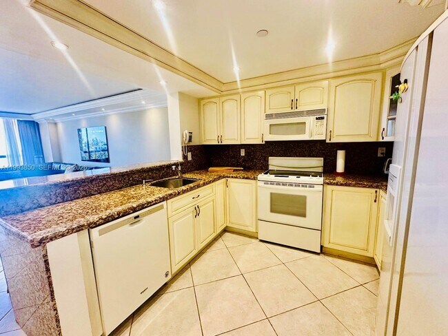 Photo - 2555 Collins Ave Unit 704