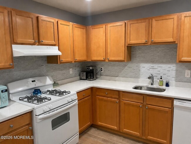 Photo - 210 Tulip Ln