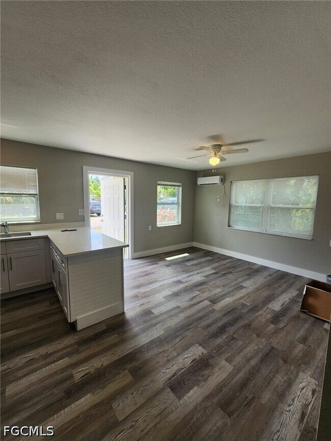 Photo - 1119 Sixth Way