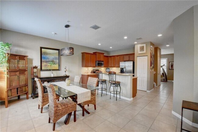 Photo - 256 SW 6th Ct