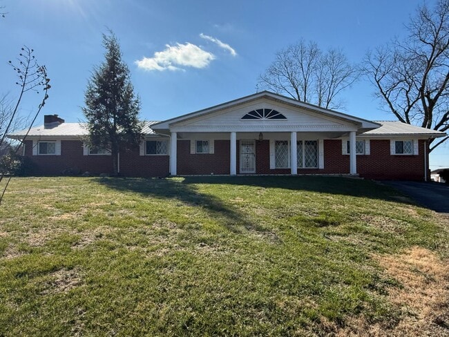 Building Photo - 2 Bedroom 1.5 Bath Home in Greeneville, TN