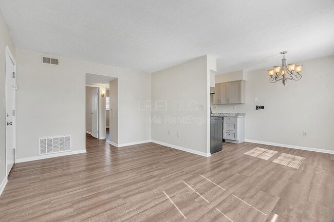 Photo - 3325 Breckenridge Ln Unit 4