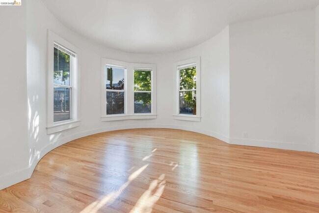 Photo - 1240 E 12th St