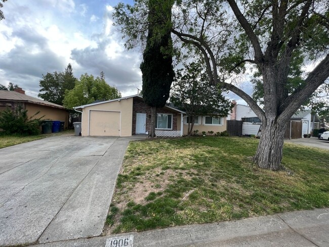 Building Photo - Updated 3 Bedroom with Large Yard