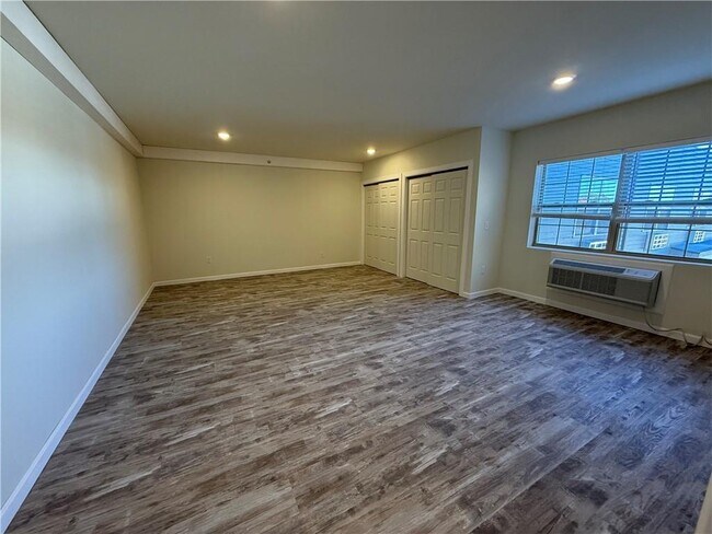 Photo - 327 Pine St Unit 4006