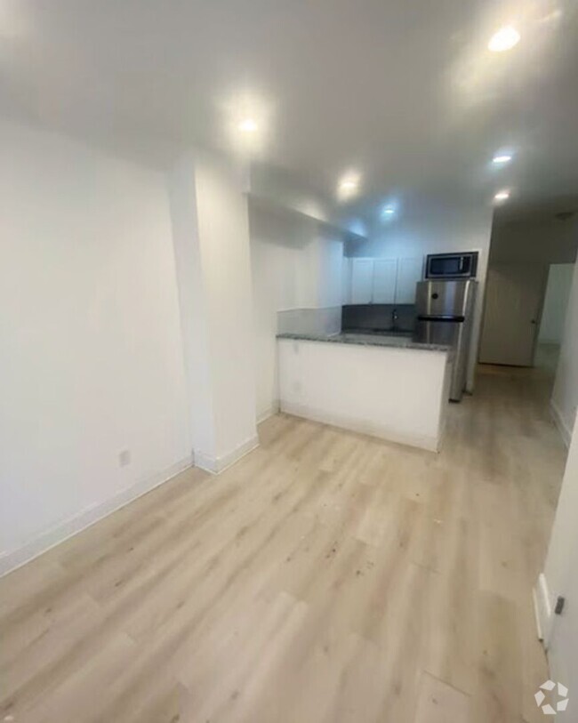 Building Photo - 5841 Crittenden St Unit 1 Rental