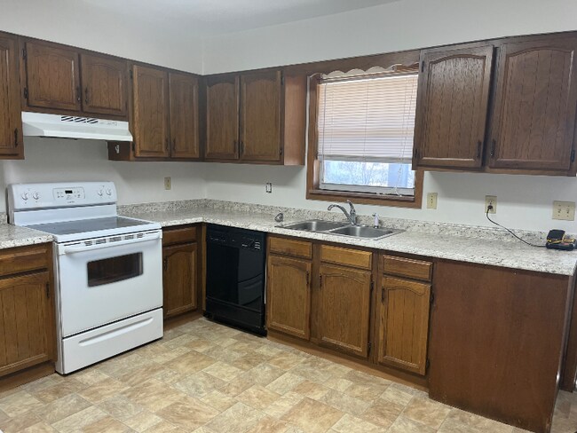 Photo - 626 Lawnville Rd Unit 4