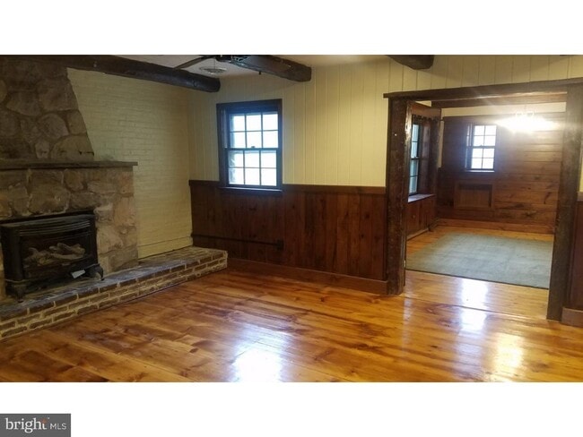 Photo - 1371 Old Airport Rd