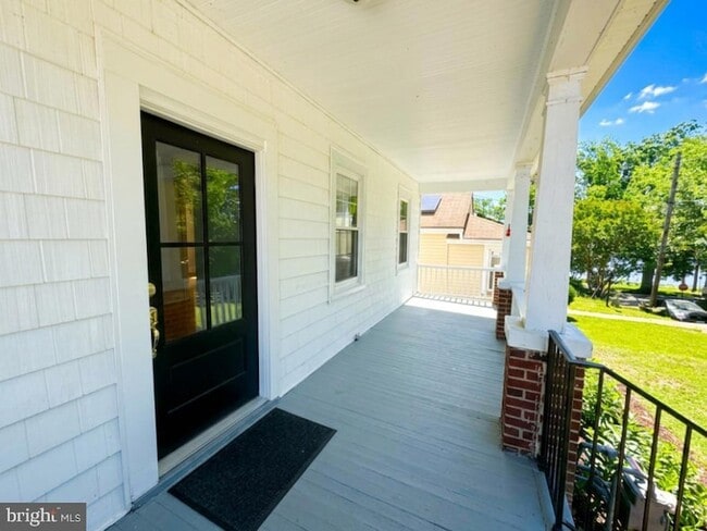 Photo - 209 4th Ave