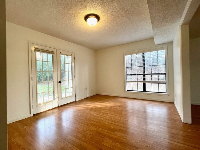 Photo - Large 4 Bedroom House