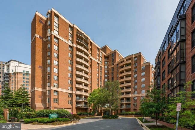 Building Photo - 4808 Moorland Ln Unit 501
