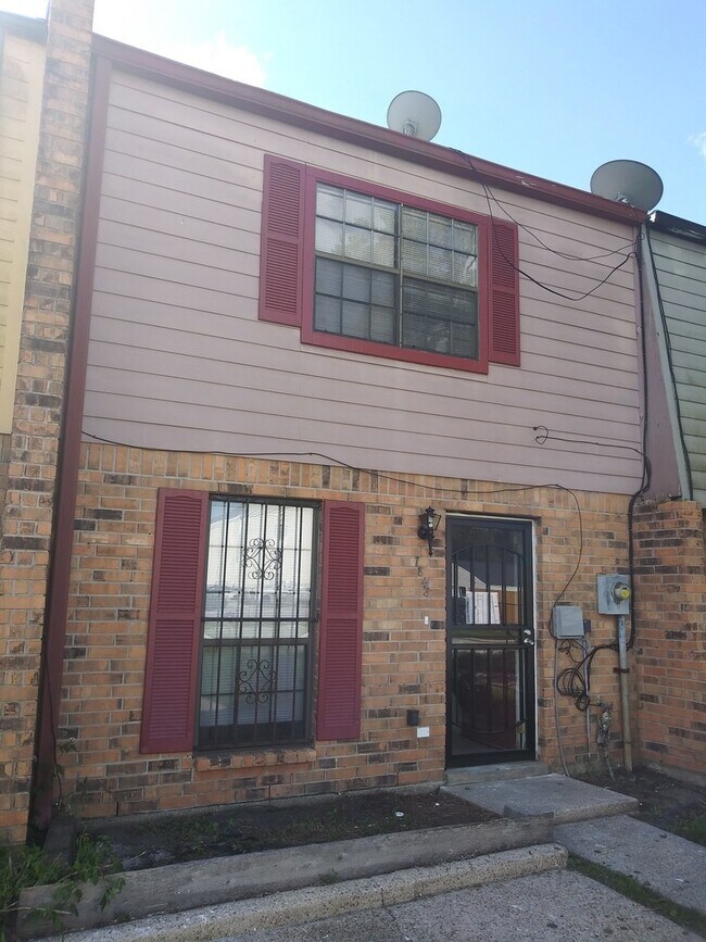 3 Bedroom Town-home - 3 Bedroom Town-home
