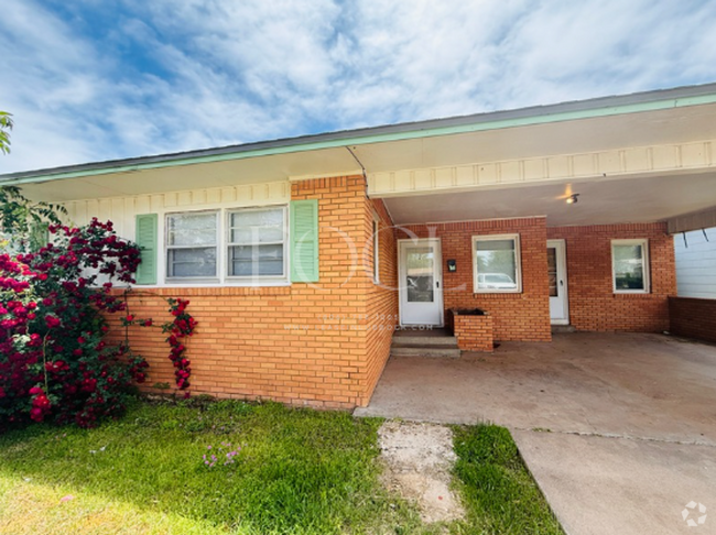 Building Photo - Large 3/2 with 2 living areas Rental