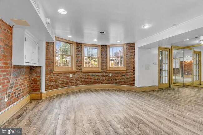 Photo - 1118 Girard St NW