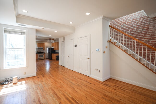 Building Photo - 1263 Morse St NE Rental