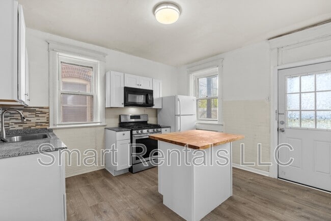 Photo - 4067 Botanical Ave