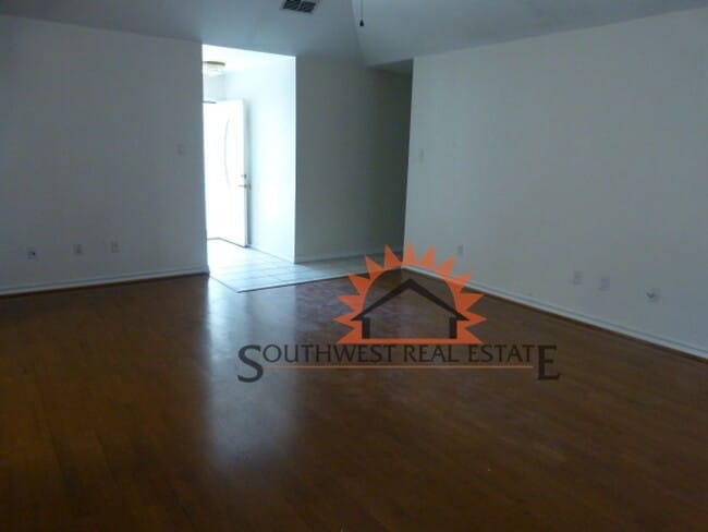 Photo - Beautiful 3 bedroom 2 bath brick home