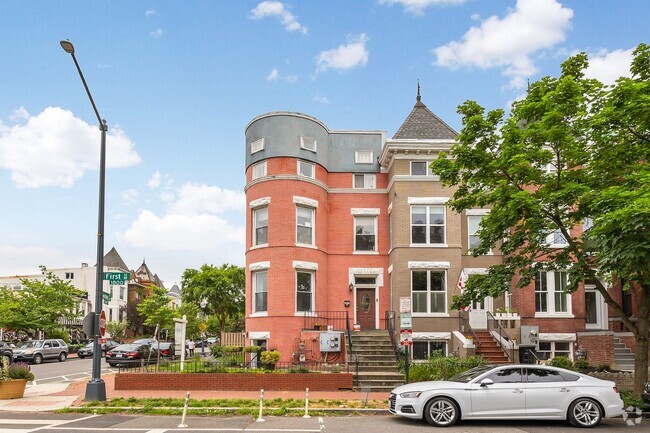 Building Photo - 1,900+ SQ FT in Bloomingdale NW DC Rental