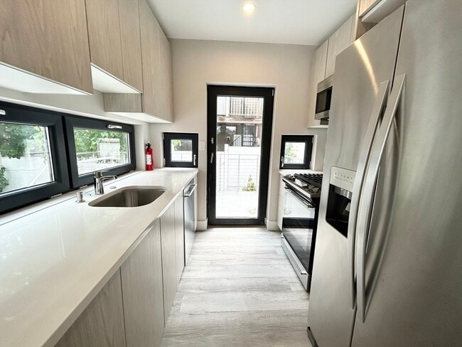 Building Photo - 2 W 3rd St Pl Unit Rear