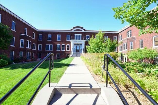 Photo - 1 Bedroom Steps from U of M St. Paul Unit 107