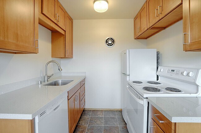 Dolores Manor Apartments