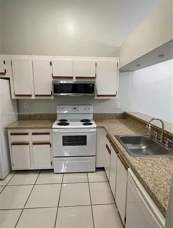 Photo - 18246 Mediterranean Blvd