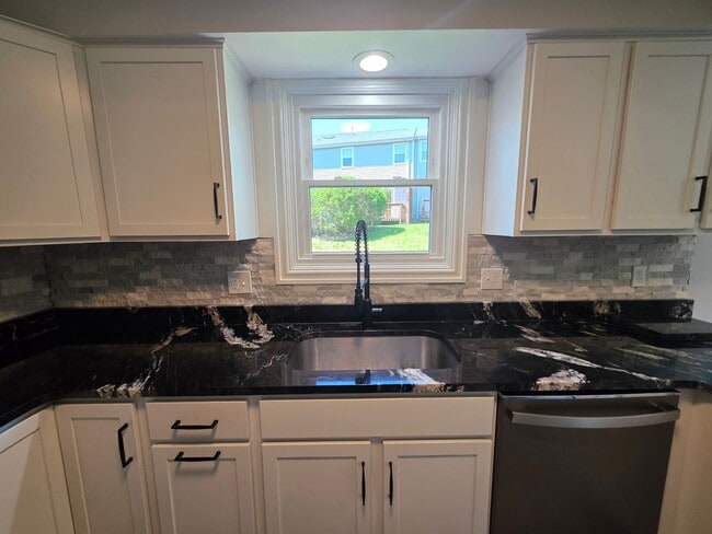 Photo - Spacious Town Home in Brighton Heights!