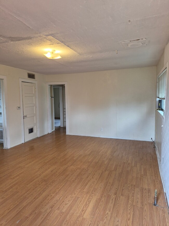 Photo - 665 Greenleaf St