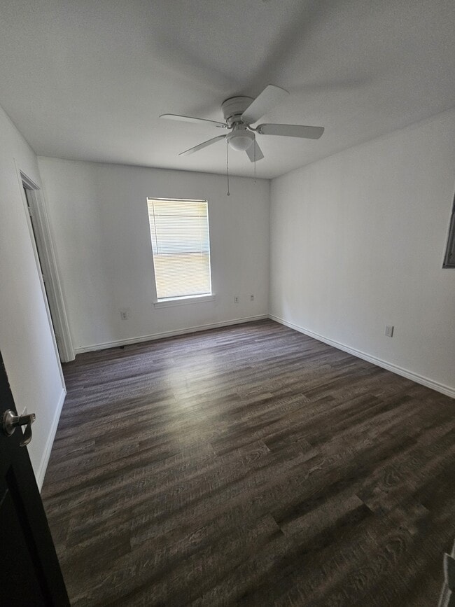 Photo - 409 E Kerr Ave