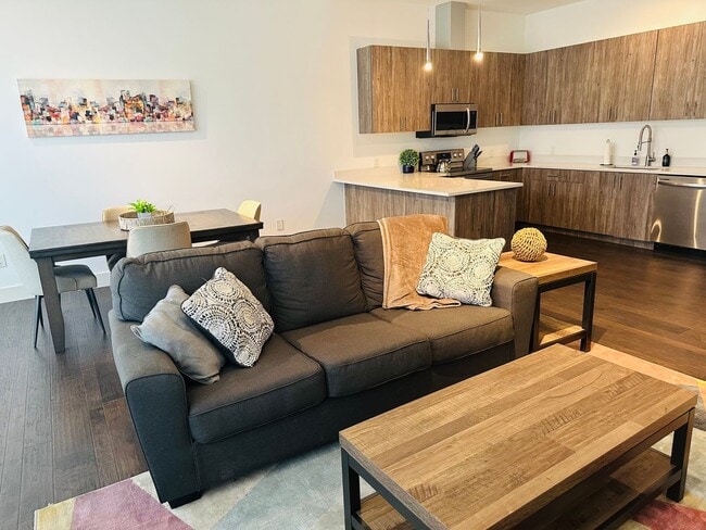 Building Photo - Modern 1 Bedroom in The Cedars Unit 417