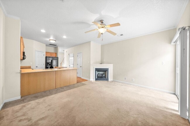 Photo - 2 Bedroom Condo For Rent With Community Swimming Pool!