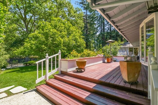 Photo - 1064 Westridge Ave