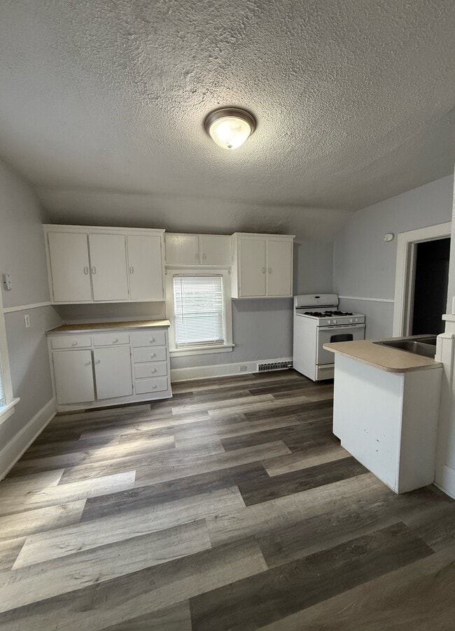 Building Photo - 2112 Miami St Unit 2