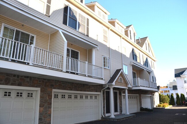Building Photo - 1707 Summer St Unit APT 2