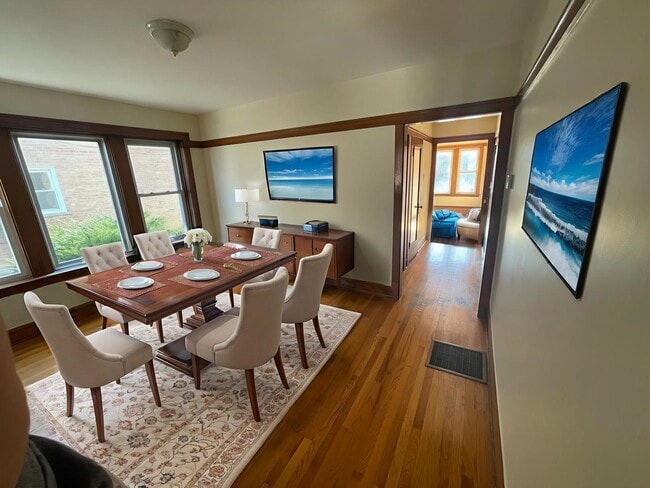 Photo - 5056 W Henderson St Unidad 1E