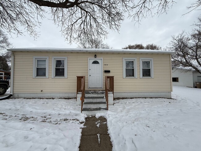 Building Photo - 3 Bedroom Home