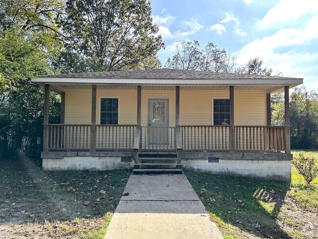 Building Photo - A Great Home In The Heart Of Hot Springs!