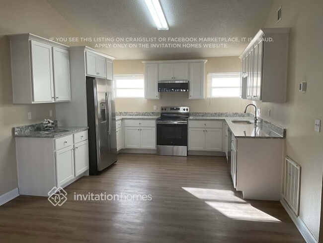 Photo - 4765 Miramar St