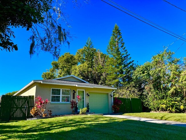 Photo - 1232 Sasoon Ave