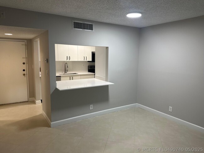 Photo - 210 Lakeview Dr Unit 206