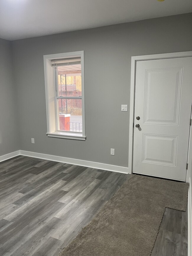 Photo - 816 W 6th St