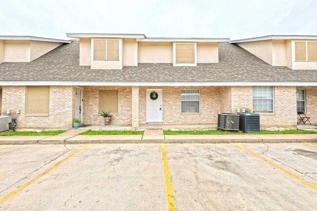 Building Photo - 8911 McPherson Rd Unit 4D