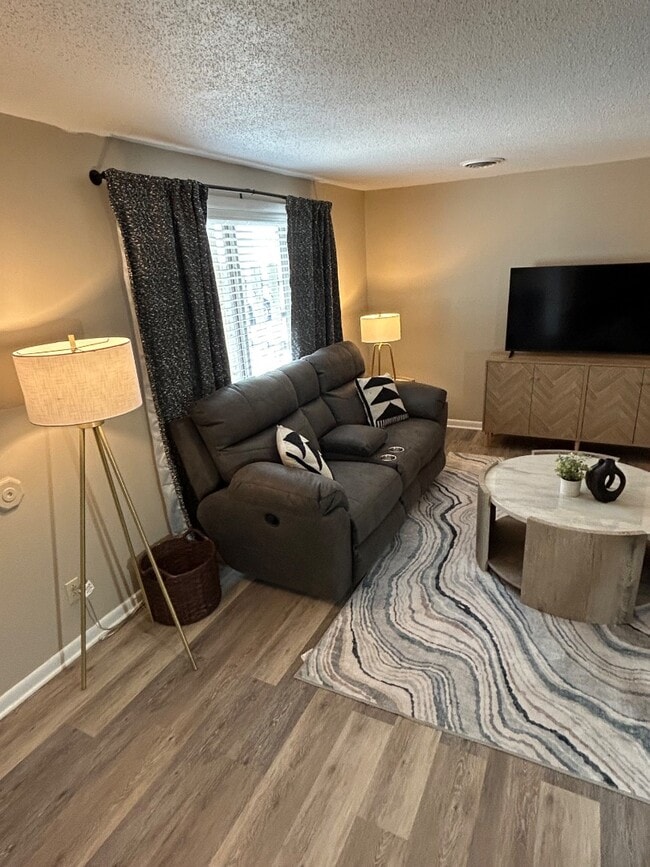 Photo - 917 Davis Blvd