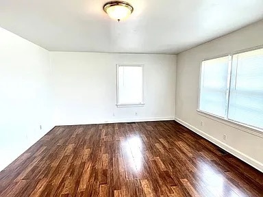 Photo - 1604 A E 9th St