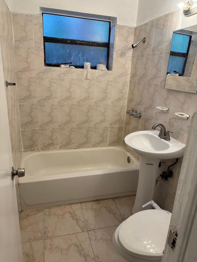 16251 NE 18th Pl Unit 16251 NE 18th Pl