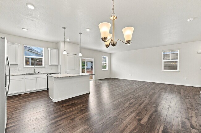 $2,945.95 with $300 Off the first month's rent, 4 Beds - 2.5 Baths, Single Family Home in Aurora ...